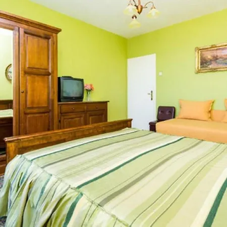 Sea View - Double With Shared Bathroom And Balcony Daire *